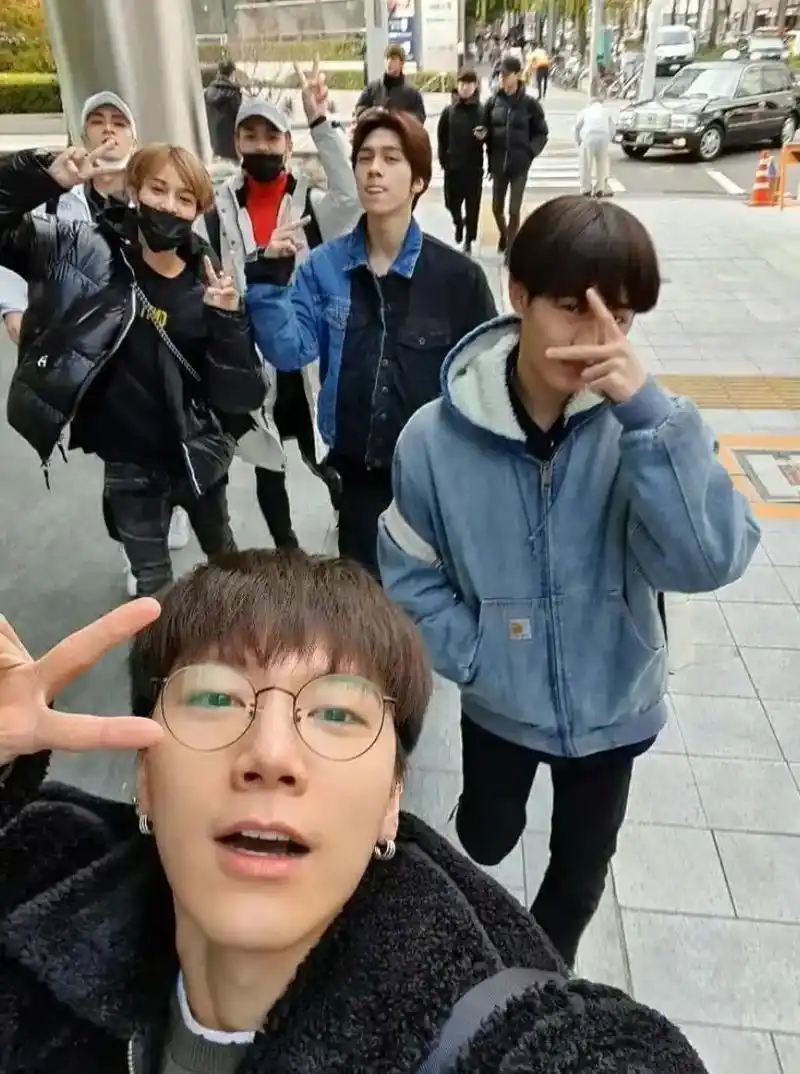 比任何帅照都更有杀伤力wayv威神v合照照片里的他们灵感来源臭屁天才