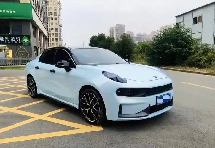 改装效果展示白色领克03换上马卡龙爵士蓝颜色的全车车膜后,颜值有了