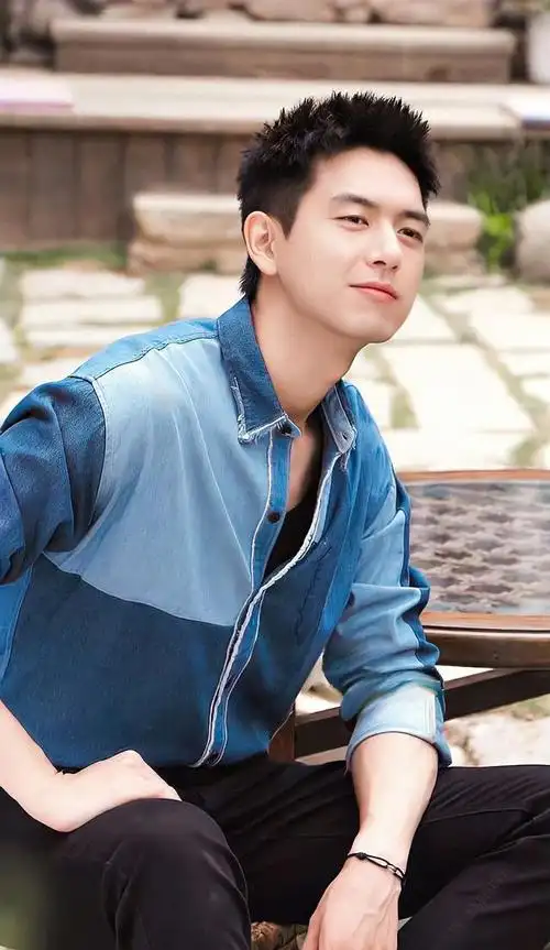 240204 李现新剧《去有风的地方》荣登年度热搜巅峰!