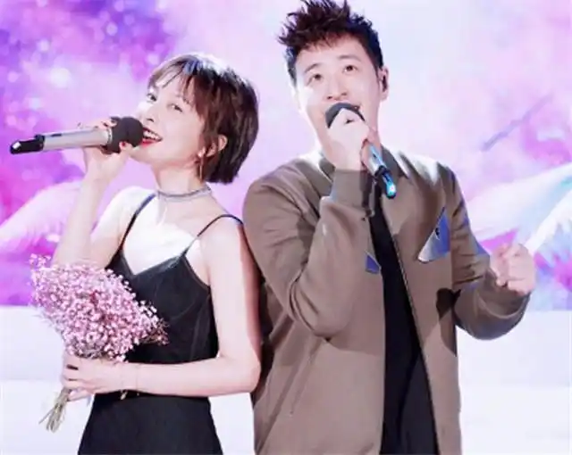 吴昕与湖南卫视解约微博公开晒牵手照网友真的是他吗