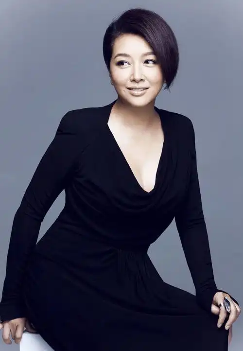 49岁江珊近照,难忘王志文却没在一起,今低调再婚发福