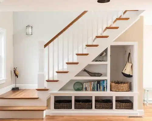 楼梯下几平米的空间虽然小但是利用的好,不仅能增添整个家的设计美感