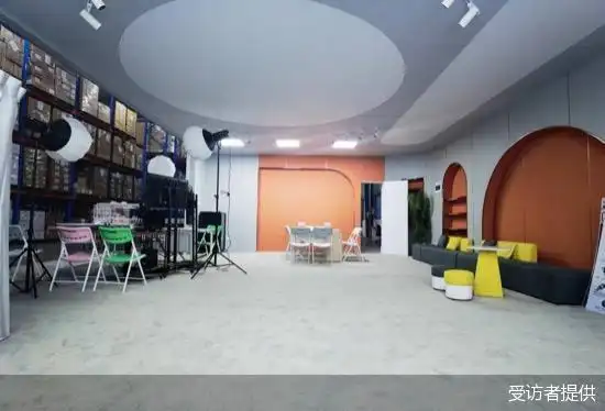 618保税仓改造成直播间主播忙着翻新跨境电商