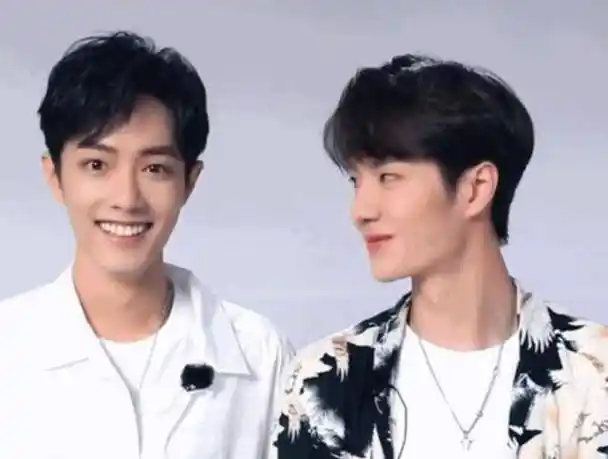 王一博横店约好友小聚综艺拍戏两不误同时爆红后肖战却销声匿迹