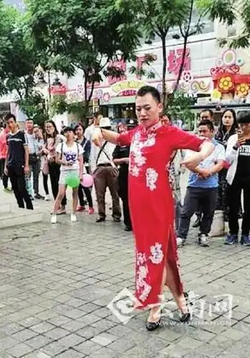 男子穿旗袍高跟鞋秀婀娜舞姿 网友直呼"辣眼睛"