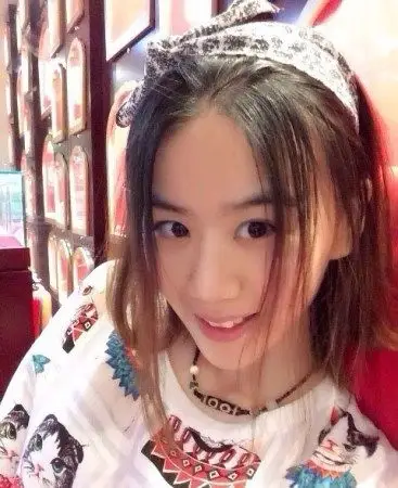 杨子的生命中不是只有原配陶虹和女友黄圣依,另一名"新宠"张羽熙正在