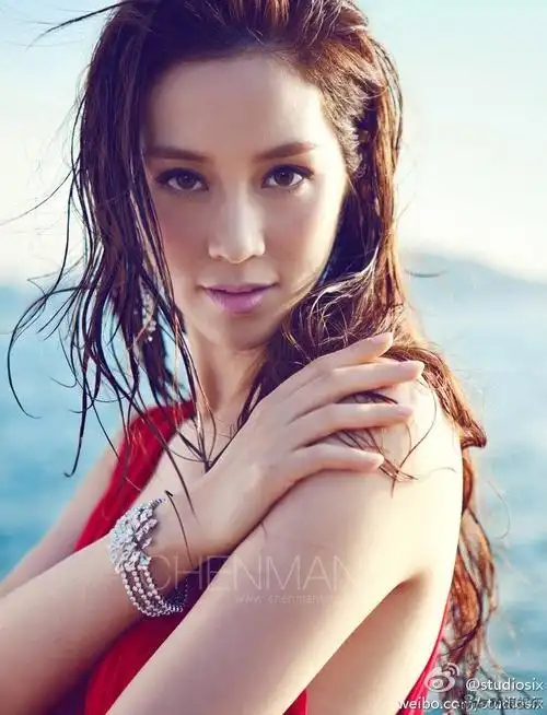 图豪门少奶徐子淇登封面时尚辣妈大秀性感身材