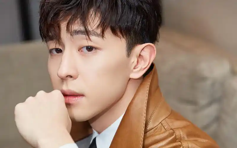 邓伦复古帅气写真图片桌面壁纸