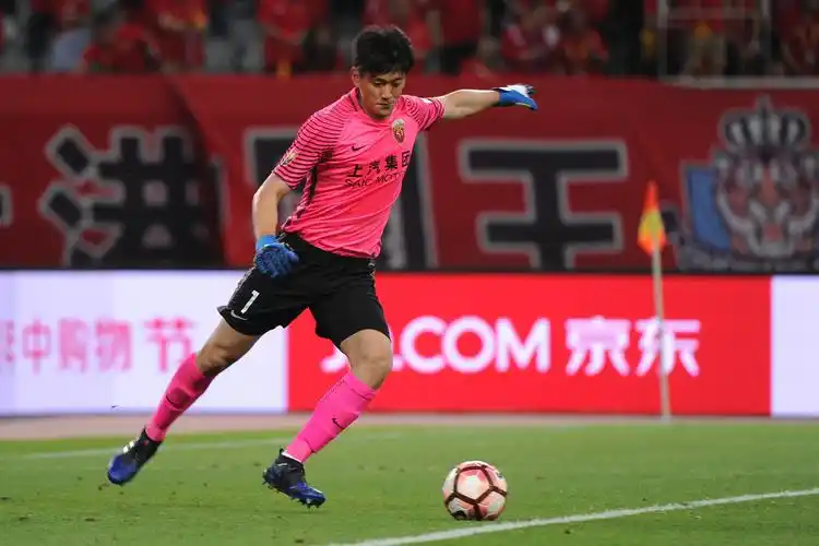 原创盯上国门上港众将合同即将到期恒大有意颜骏凌但不现实