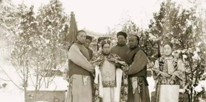 慈禧太后口中那颗8亿的夜明珠,下落已经查明,在这位大亨手中_蒋介石