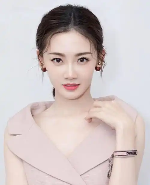 每日更新苗苗的经纪人微信号tzcm2022