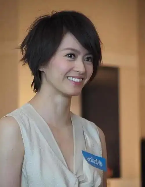 梁咏琪23岁亲郑伊健35岁娶西班牙女人今天很幸福