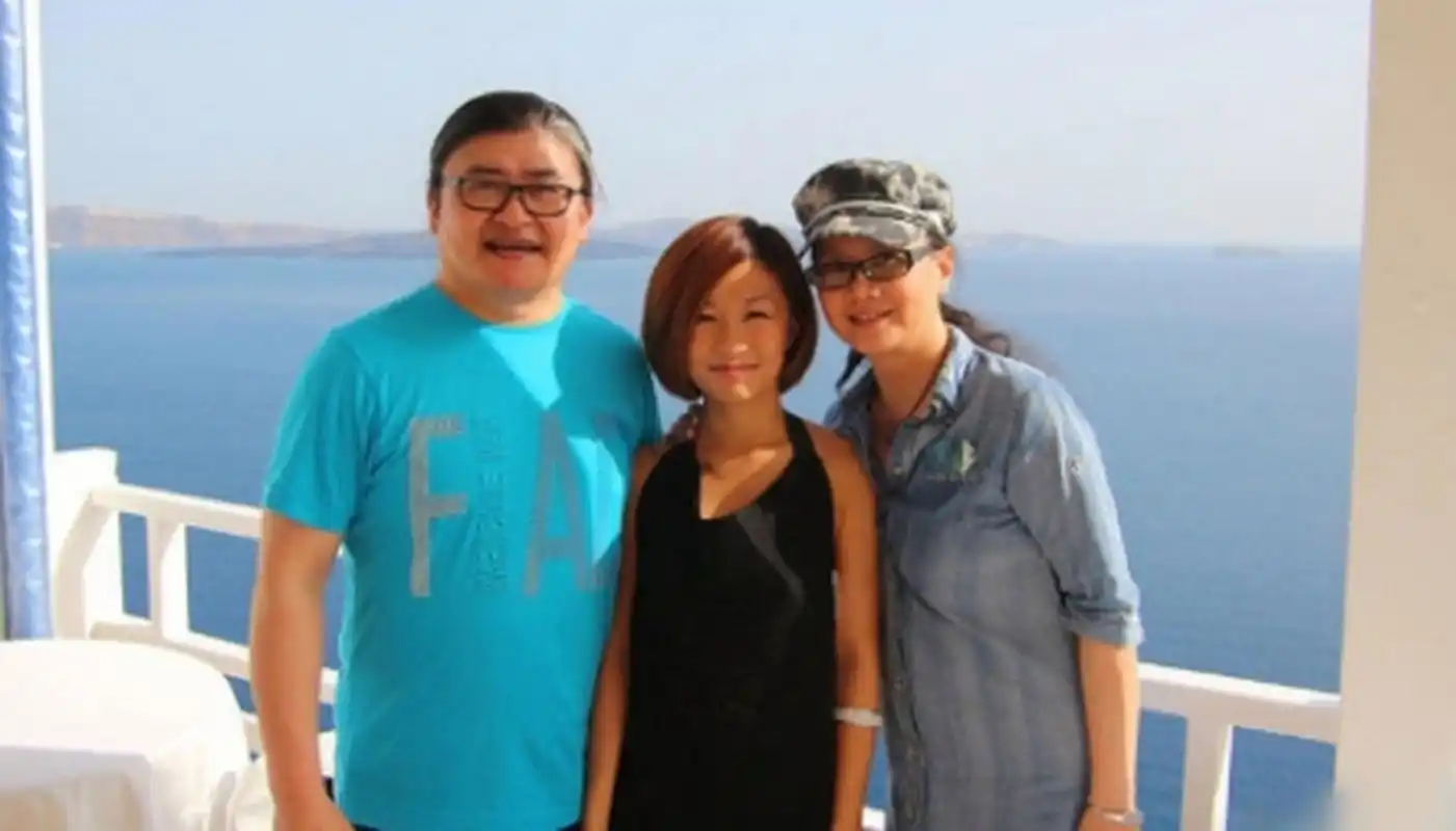 1988年,刘欢认识了湖南电视台主持人卢璐,相识9天后,两人火速闪婚.