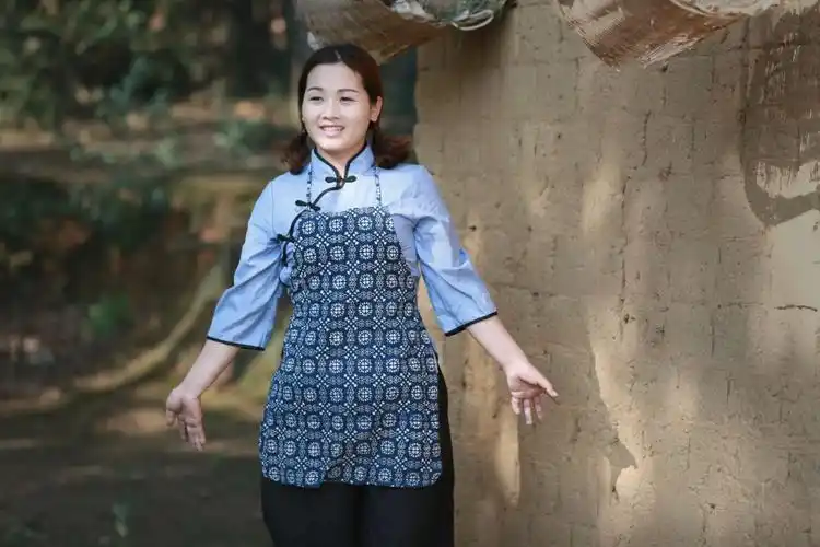 乡村小媳妇(出镜 李思)