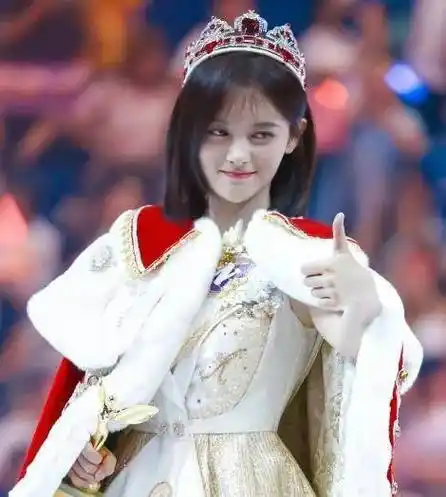 原创鞠婧祎自爆上学没人追看到她18岁照片后我信了