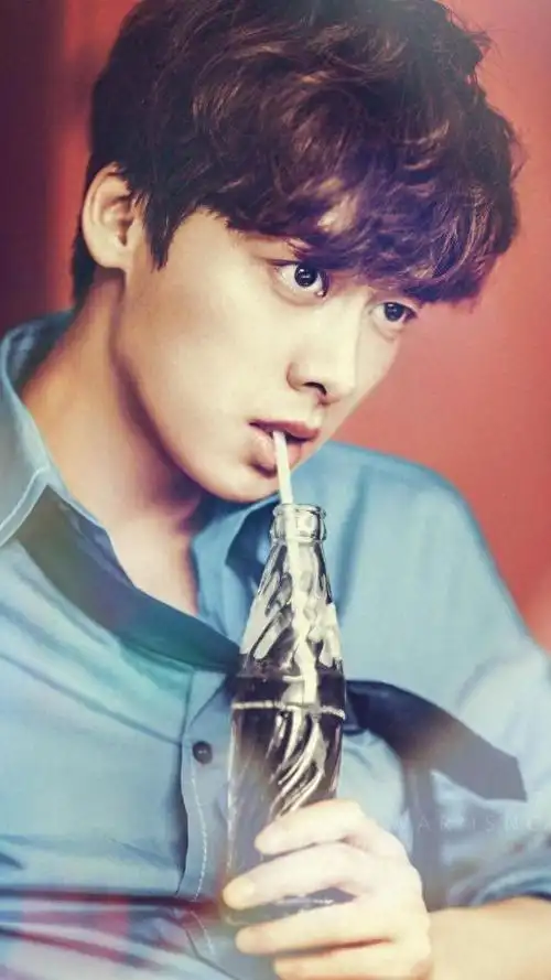 爆李易峰从东南亚出道变卖了中国全部资产与工作室集体出国