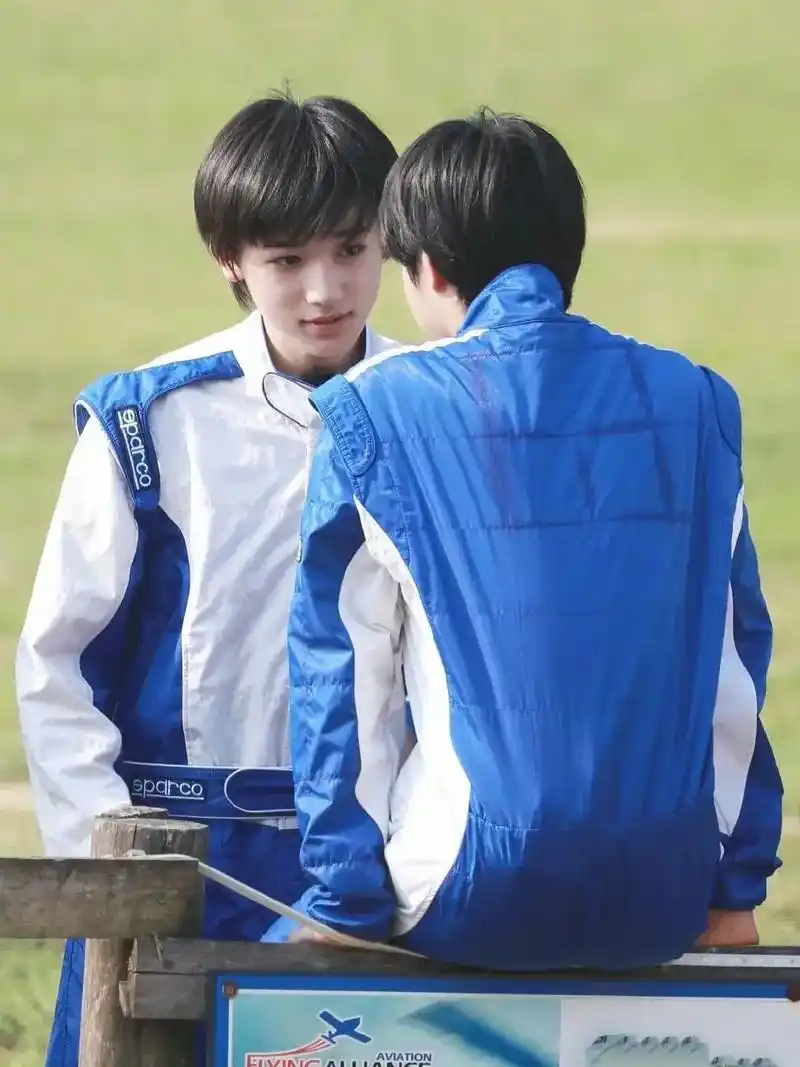 宋亚轩刘耀文 很喜欢的几组背影 - 抖音