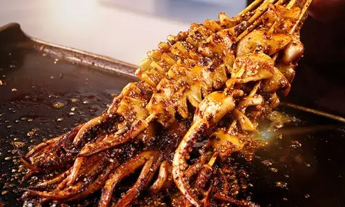 【铁板鱿鱼】铁板鱿鱼的做法_铁板鱿鱼酱料配方