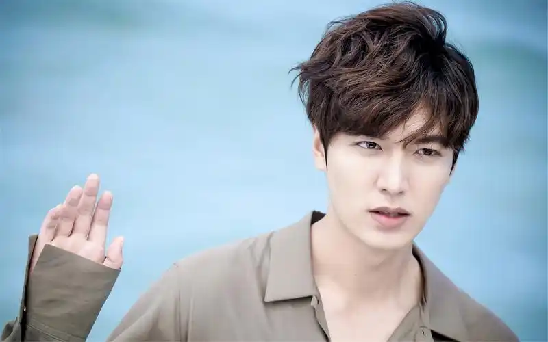 李敏镐《蓝色大海的传说》高清衬衫帅气剧照图片桌面壁纸