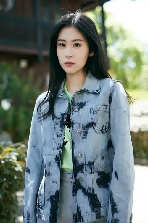 张碧晨一身牛仔穿搭,清爽有型,气质越来越好了
