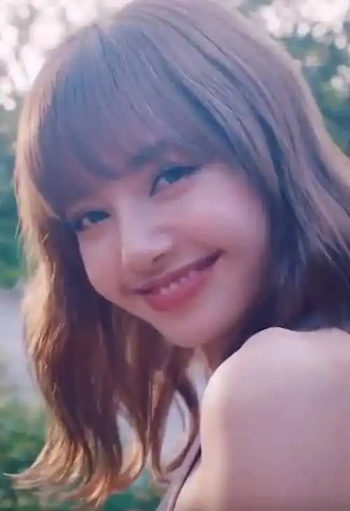 原创为何都说lisa是真人版洋娃娃当镜头拉近看清睫毛羡慕了