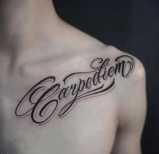 花体字纹身图片_胸部花体字纹身图案