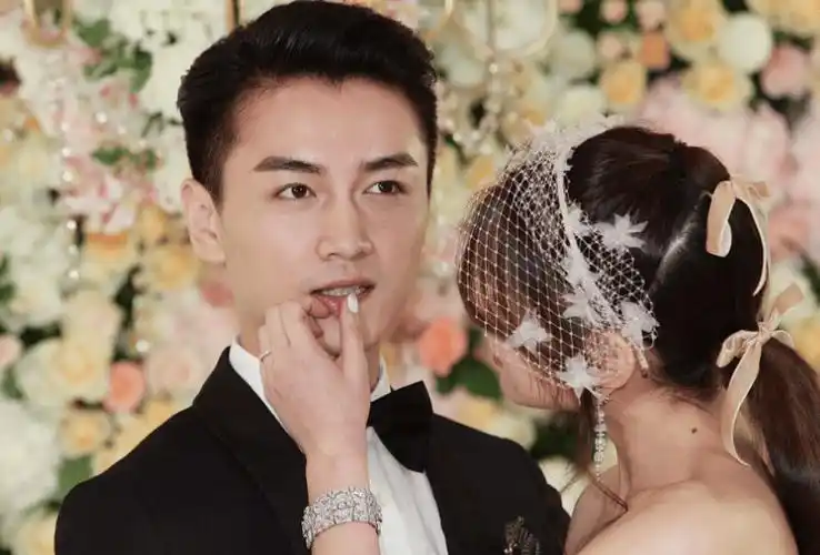 笑岔了!清纯女神陈妍希:以为是白纸,其实是报纸,陈晓遇到"高端玩家"