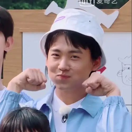 郭麒麟&蔡徐坤二改标明可做头像简介