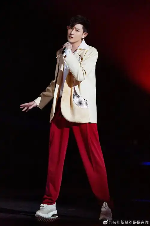 【哥哥plog营业中】#披荆斩棘的哥哥#学不来高冷的@敖犬将喜剧力拿捏