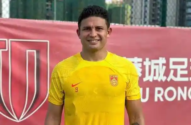 艾克森危机归化前锋的救赎之路中超国足生涯濒临转折点