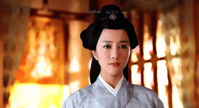 古装第一美人",被狗咬毁容后,40岁靠演恶毒女配翻身_李依晓_叶璇_狗狗