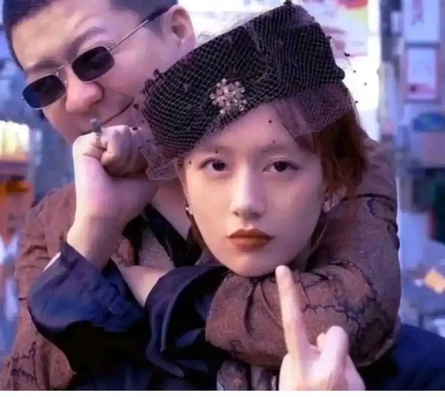 5万的粉丝里,只有50几个人现场买单,李诞瞬间变脸大骂粉丝是垃圾,并