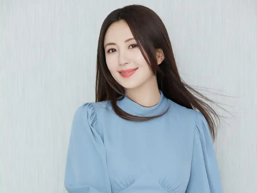 演员杨童舒:被称"最美毒妇",吃素十多年,45岁容颜依旧