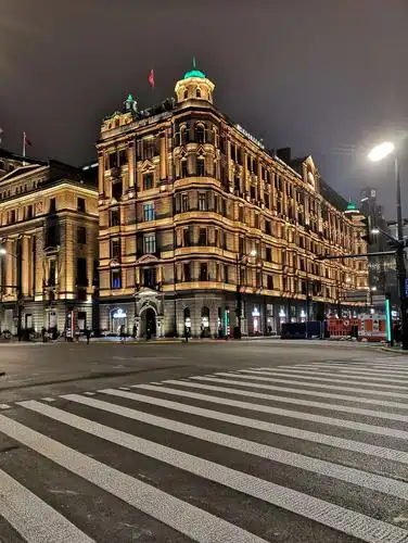 疫情中的上海滩.