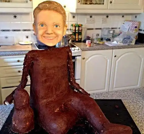 大吃活人,也是够恐惧的,不过还好吃的不是真人,而是他的妈妈给他准备