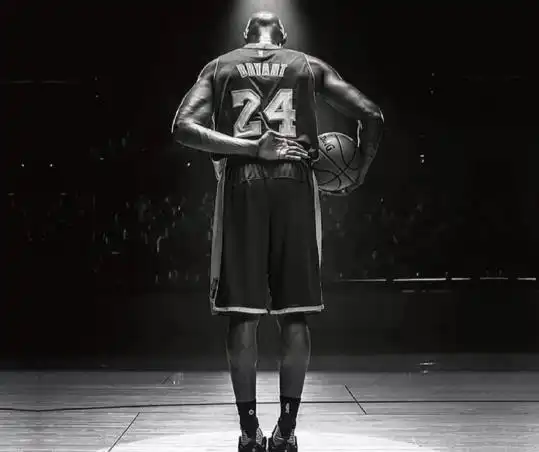 国乒一哥一姐悼念科比!马龙受黑曼巴鼓舞复苏,科比曾致敬刘国梁