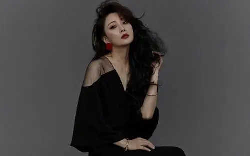 殷桃卷发图片壁纸58