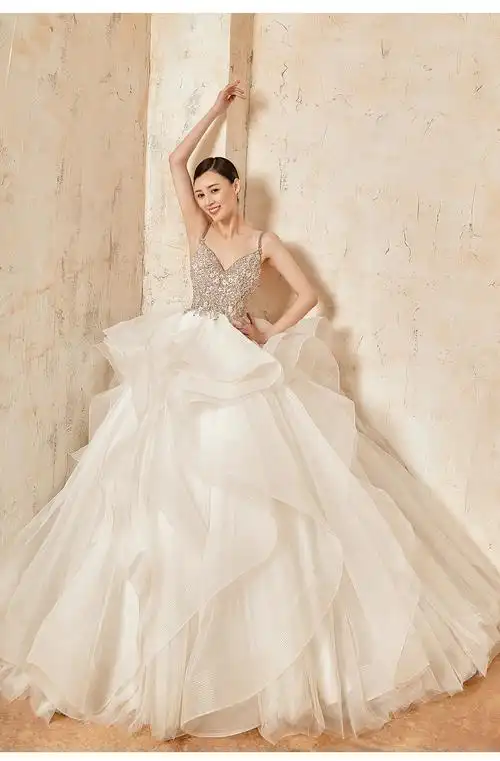 双肩吊带款层次拖尾婚纱