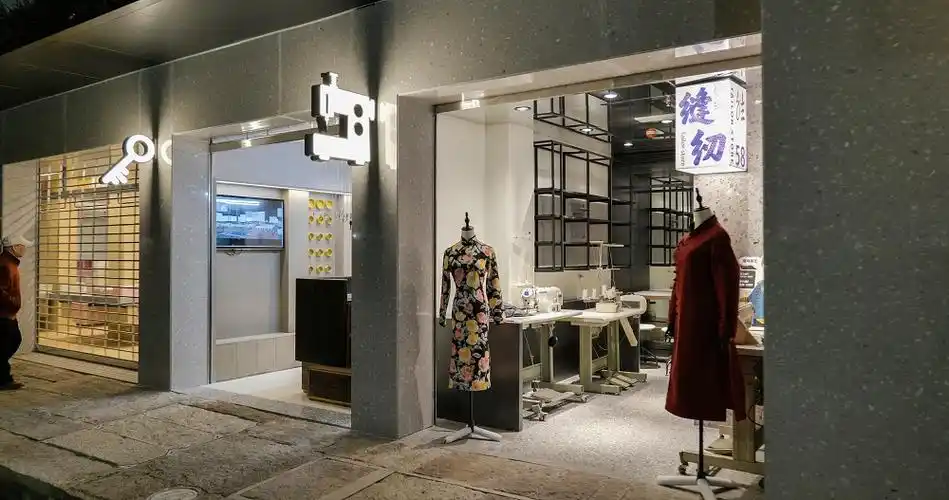 (裁缝店,钥匙店,杂货铺)最后,为了增加空间的丰富利用,设计师沈雷还