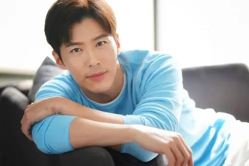 49岁黄少祺近照身材健硕似小伙 两个儿子罕露面,遗传爸爸高颜值 | 新