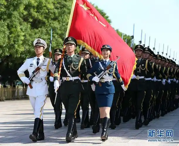 三军仪仗队女兵艶惊全场 网友叫好(图)