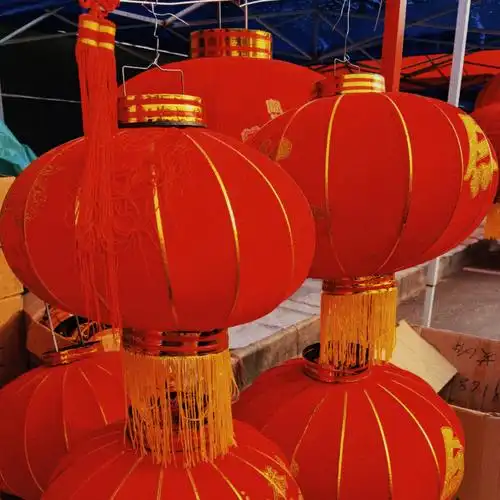 不出十五都是年春节的重头戏—元宵节大红灯笼最能烘托氛围