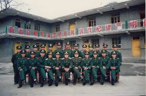 而当兵的都是服兵役,兵役有一定的时限,时间到了大都会退伍返回故乡.