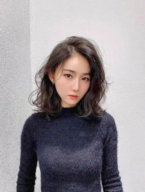 减龄锁骨发烫发推荐