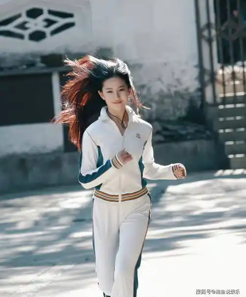 原创刘亦菲17岁跑步旧照曝光青春灵动宛若仙女下凡一颦一笑太养眼