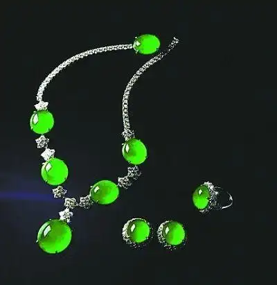 价值3亿的绝代风华翡翠套链(图)_藏趣逸闻_新浪收藏_新浪