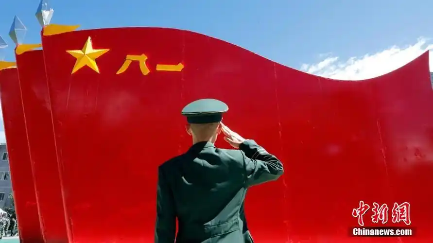 8月31日,川西高原,武警四川总队机动第二支队退伍老兵带着对部队眷眷