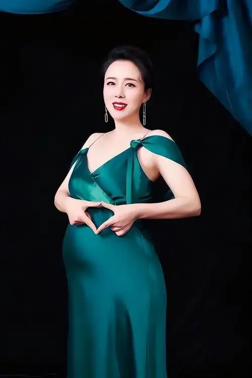 演员颜丹晨:我这辈子最幸福的事情,就是嫁给了小4岁的丈夫