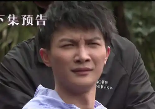 送大家一个可以代替【地铁老爷爷看手机】的表情包.