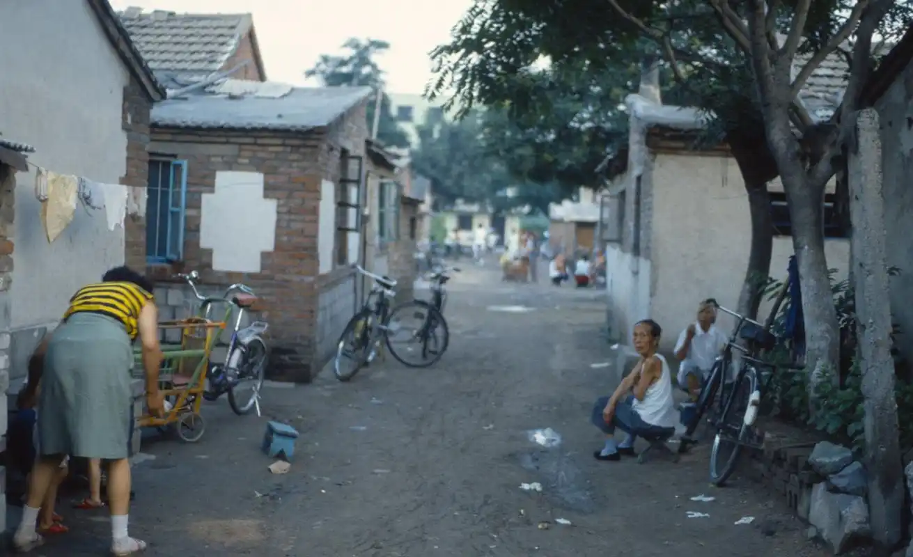 90年代中国农村老照片:图1让人怀念,最后一张穿西装非常时髦!